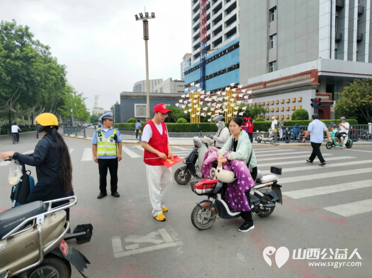 文明交通劝导温情守护出行路----临汾市文明交通志愿者协会组织志愿者在水厂十字岗开展常态化文明交通劝导志愿服务过往市民纷纷为志愿者热心举动点赞 - 第5张