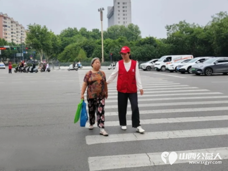 文明交通劝导温情守护出行路----临汾市文明交通志愿者协会组织志愿者在水厂十字岗开展常态化文明交通劝导志愿服务过往市民纷纷为志愿者热心举动点赞 - 第3张