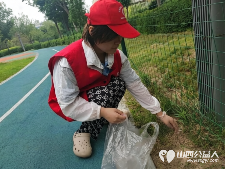 践行垃圾分类守护美丽临汾----临汾市文明交通志愿者协会组织70余名志愿者开展垃圾分类与环境保护志愿服务活动 - 第5张