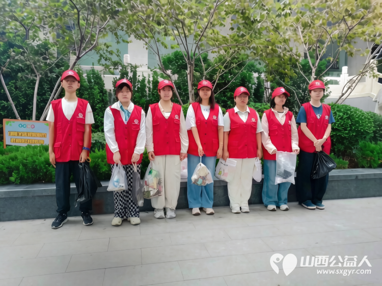 践行垃圾分类守护美丽临汾----临汾市文明交通志愿者协会组织70余名志愿者开展垃圾分类与环境保护志愿服务活动 - 第2张