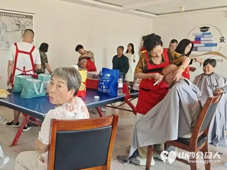 十载行善路温情暖永阳----杨燕英与五台公益之家的志愿者们自驾奔赴永阳村把贴心服务与欢声笑语送到村民身边常态化上门开展便民服务把温暖长久留在这片土地 - 第5张 - 山西公益人 十载行善路温情暖永阳----杨燕英与五台公益之家的志愿者们自驾奔赴永阳村把贴心服务与欢声笑语送到村民身边常态化上门开展便民服务把温暖长久留在这片土地 - 第5张