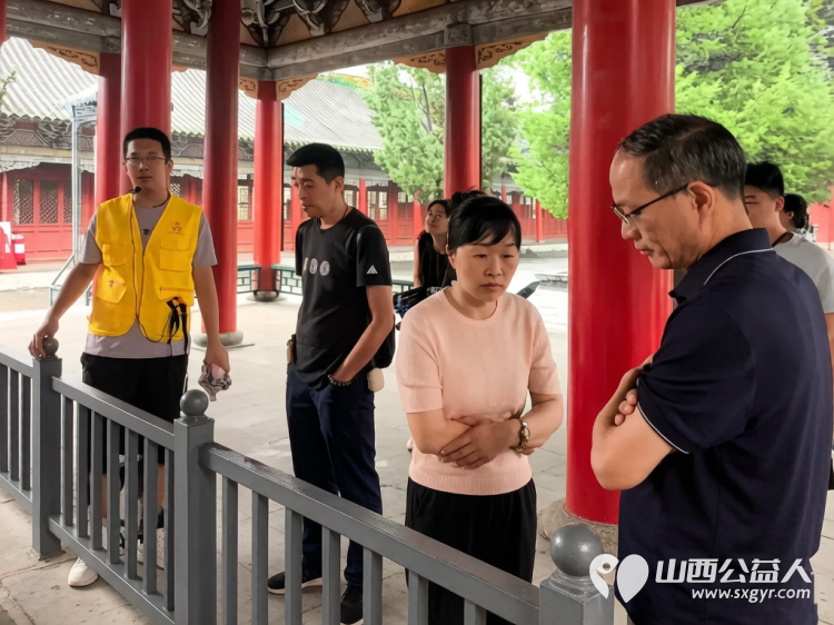 烈日风雨中的文化守护者——长治市文物保护服务中心组织长治城隍庙文保志愿者暑期义务讲解赢得了到访游客的一致好评 - 第10张