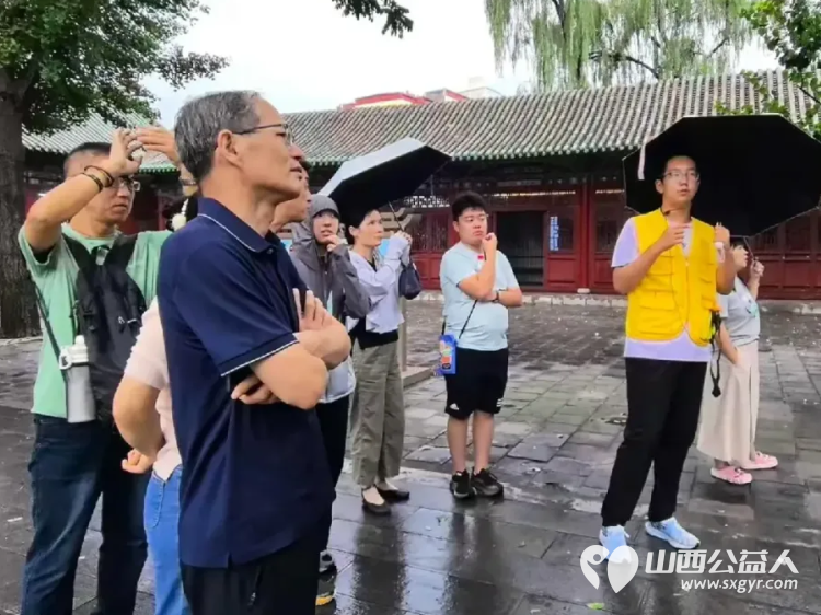 烈日风雨中的文化守护者——长治市文物保护服务中心组织长治城隍庙文保志愿者暑期义务讲解赢得了到访游客的一致好评 - 第9张