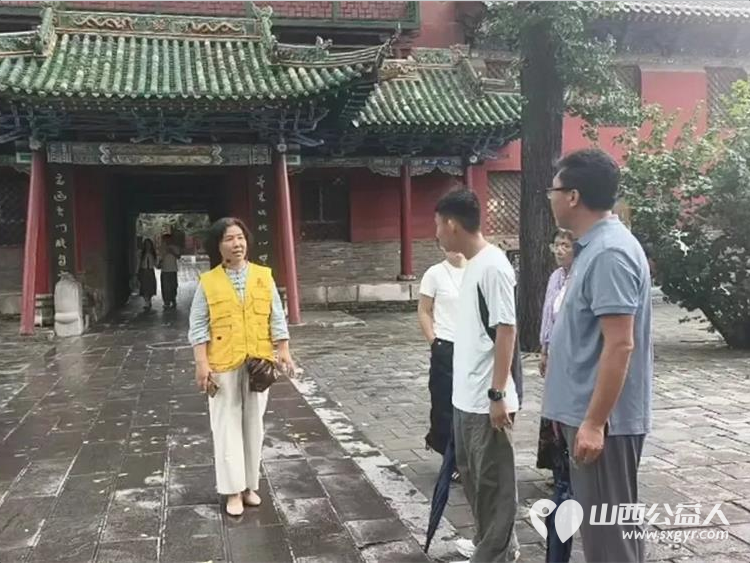 烈日风雨中的文化守护者——长治市文物保护服务中心组织长治城隍庙文保志愿者暑期义务讲解赢得了到访游客的一致好评 - 第5张