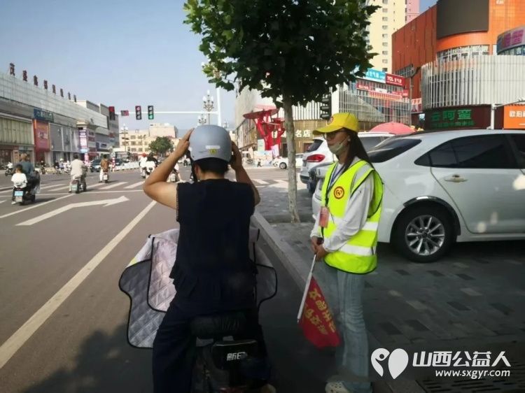 文明劝导暖街头青春志愿护通行｜文水县爱心帮扶志愿者协会7月26日开展暑期交通文明活动向过往群众普及交通安全知识倡导大家自觉遵守交通法规 - 第16张