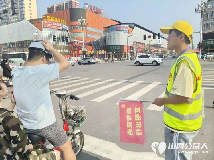 文明劝导暖街头青春志愿护通行｜文水县爱心帮扶志愿者协会7月26日开展暑期交通文明活动向过往群众普及交通安全知识倡导大家自觉遵守交通法规 - 第15张