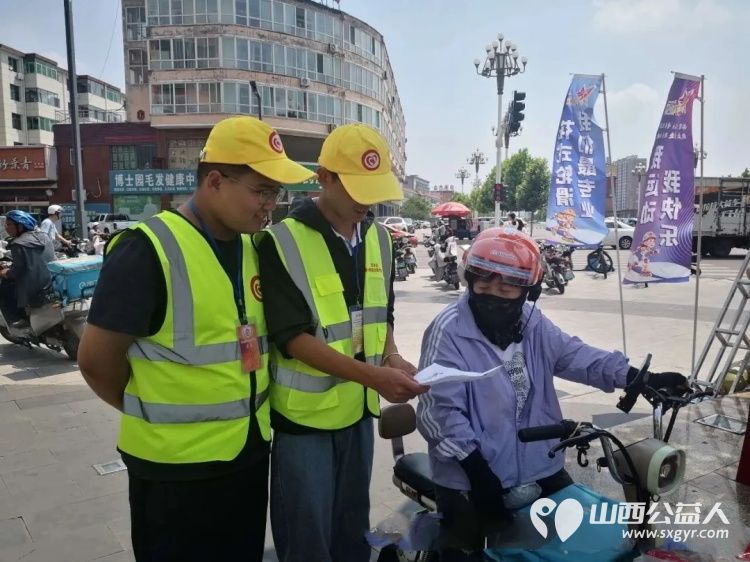 文明劝导暖街头青春志愿护通行｜文水县爱心帮扶志愿者协会7月26日开展暑期交通文明活动向过往群众普及交通安全知识倡导大家自觉遵守交通法规 - 第9张