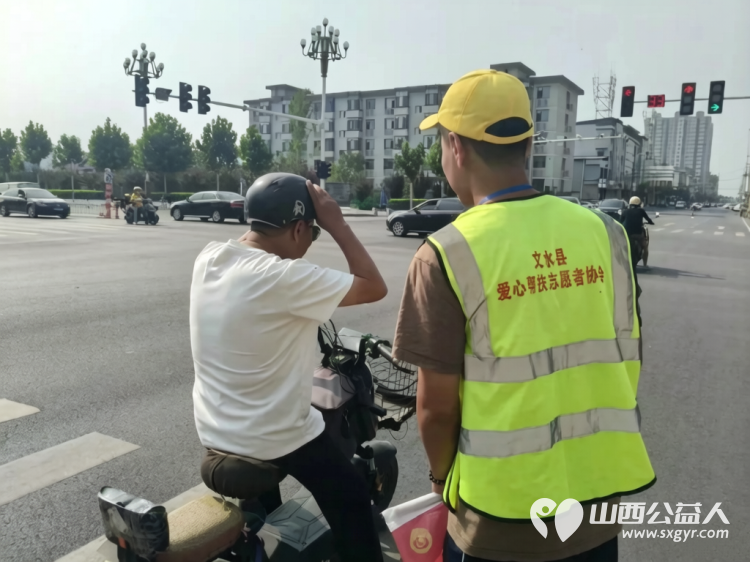 文明劝导暖街头青春志愿护通行｜文水县爱心帮扶志愿者协会7月26日开展暑期交通文明活动向过往群众普及交通安全知识倡导大家自觉遵守交通法规 - 第12张