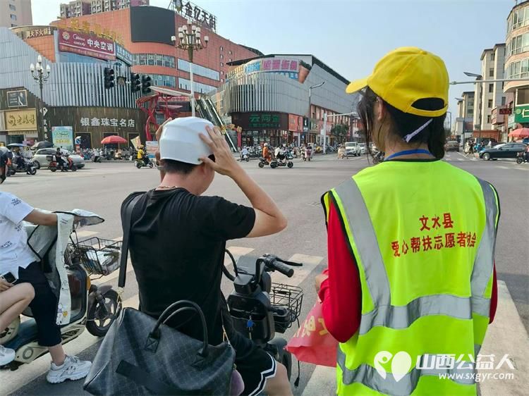 文明劝导暖街头青春志愿护通行｜文水县爱心帮扶志愿者协会7月26日开展暑期交通文明活动向过往群众普及交通安全知识倡导大家自觉遵守交通法规 - 第17张