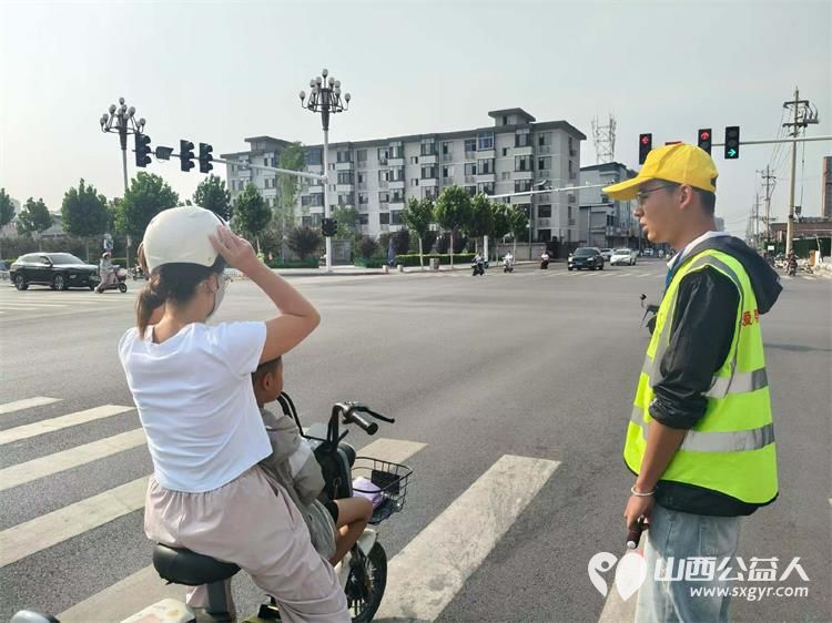 文明劝导暖街头青春志愿护通行｜文水县爱心帮扶志愿者协会7月26日开展暑期交通文明活动向过往群众普及交通安全知识倡导大家自觉遵守交通法规 - 第8张