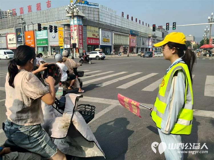 文明劝导暖街头青春志愿护通行｜文水县爱心帮扶志愿者协会7月26日开展暑期交通文明活动向过往群众普及交通安全知识倡导大家自觉遵守交通法规 - 第5张