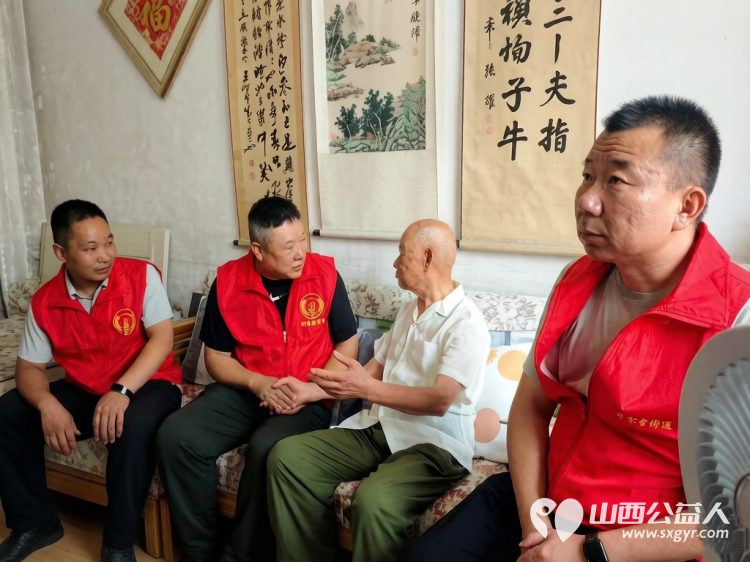 致敬峥嵘岁月情暖功勋老兵----建军99周年太原市神舟老班长爱国拥军志愿服务团联合老军营街道退役军人服务站专程走访慰问99岁高龄老兵祁法治开展暖心拥军志愿服务活动 - 第2张 - 山西公益人 致敬峥嵘岁月情暖功勋老兵----建军99周年太原市神舟老班长爱国拥军志愿服务团联合老军营街道退役军人服务站专程走访慰问99岁高龄老兵祁法治开展暖心拥军志愿服务活动 - 第2张