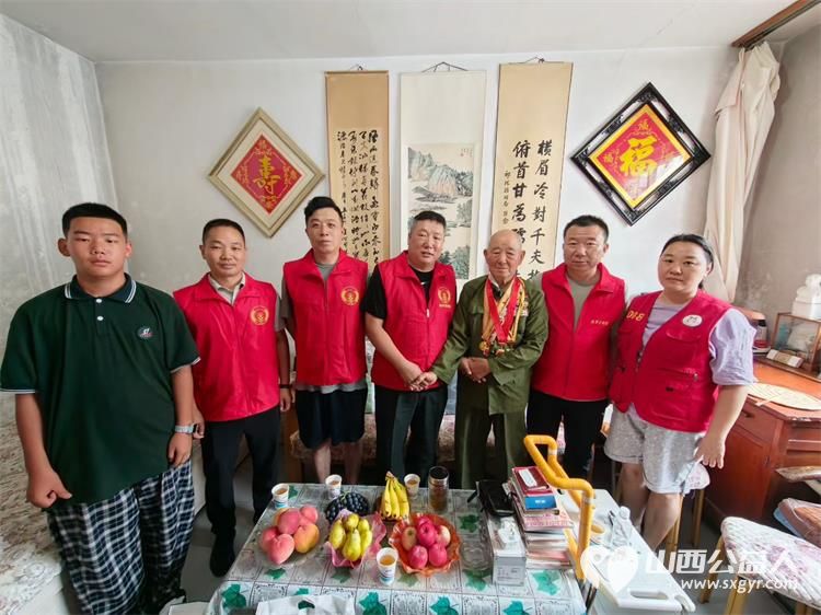 致敬峥嵘岁月情暖功勋老兵----建军99周年太原市神舟老班长爱国拥军志愿服务团联合老军营街道退役军人服务站专程走访慰问99岁高龄老兵祁法治开展暖心拥军志愿服务活动 - 第1张 - 山西公益人 致敬峥嵘岁月情暖功勋老兵----建军99周年太原市神舟老班长爱国拥军志愿服务团联合老军营街道退役军人服务站专程走访慰问99岁高龄老兵祁法治开展暖心拥军志愿服务活动 - 第1张