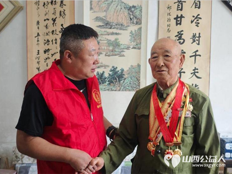 致敬峥嵘岁月情暖功勋老兵----建军99周年太原市神舟老班长爱国拥军志愿服务团联合老军营街道退役军人服务站专程走访慰问99岁高龄老兵祁法治开展暖心拥军志愿服务活动 - 第3张 - 山西公益人 致敬峥嵘岁月情暖功勋老兵----建军99周年太原市神舟老班长爱国拥军志愿服务团联合老军营街道退役军人服务站专程走访慰问99岁高龄老兵祁法治开展暖心拥军志愿服务活动 - 第3张