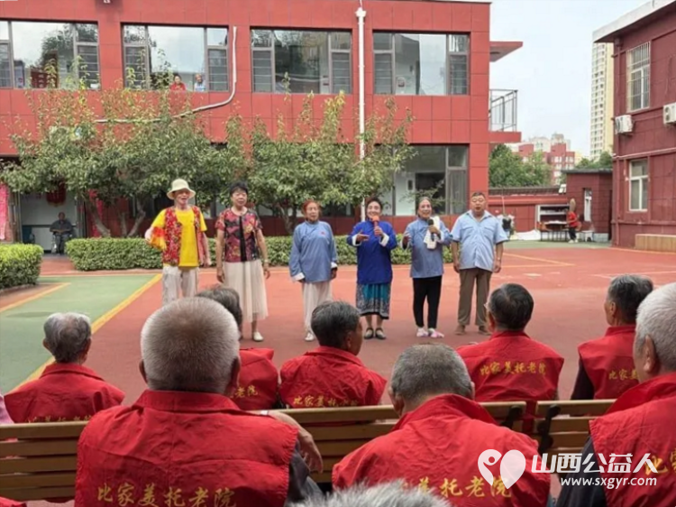 山西省学雷锋模范巡讲团主力巡讲讲师太原老牌公益带头人蒋爱宝老师携山西省学雷锋艺术团赴比家美养老院温情义演用歌声欢笑与陪伴为银发长者们送上暖心盛宴 - 第4张 - 山西公益人 山西省学雷锋模范巡讲团主力巡讲讲师太原老牌公益带头人蒋爱宝老师携山西省学雷锋艺术团赴比家美养老院温情义演用歌声欢笑与陪伴为银发长者们送上暖心盛宴 - 第4张