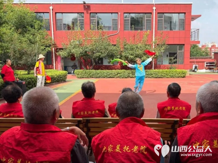 山西省学雷锋模范巡讲团主力巡讲讲师太原老牌公益带头人蒋爱宝老师携山西省学雷锋艺术团赴比家美养老院温情义演用歌声欢笑与陪伴为银发长者们送上暖心盛宴 - 第5张 - 山西公益人 山西省学雷锋模范巡讲团主力巡讲讲师太原老牌公益带头人蒋爱宝老师携山西省学雷锋艺术团赴比家美养老院温情义演用歌声欢笑与陪伴为银发长者们送上暖心盛宴 - 第5张