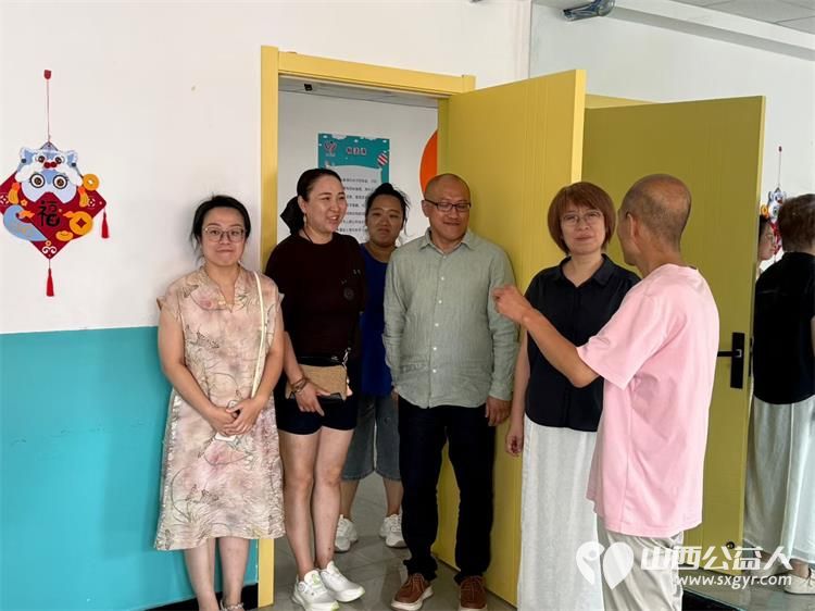 感谢山西中医药大学和长治医学院走进太原市灵星社区服务中心了解孤独症孩子的康复训练托养及技能培训情况 - 第6张 - 山西公益人 感谢山西中医药大学和长治医学院走进太原市灵星社区服务中心了解孤独症孩子的康复训练托养及技能培训情况 - 第6张