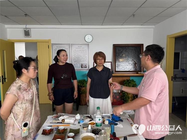 感谢山西中医药大学和长治医学院走进太原市灵星社区服务中心了解孤独症孩子的康复训练托养及技能培训情况 - 第4张 - 山西公益人 感谢山西中医药大学和长治医学院走进太原市灵星社区服务中心了解孤独症孩子的康复训练托养及技能培训情况 - 第4张