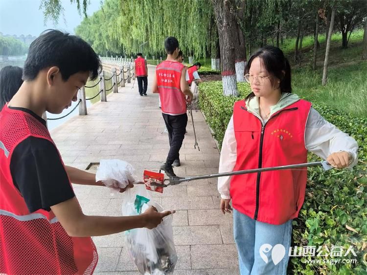 文水县爱心帮扶志愿者协会关爱河湖保护文峪河魅力文水志愿者在行动7月28日沿文峪河河道清理捡拾垃圾 - 第2张 - 山西公益人 文水县爱心帮扶志愿者协会关爱河湖保护文峪河魅力文水志愿者在行动7月28日沿文峪河河道清理捡拾垃圾 - 第2张