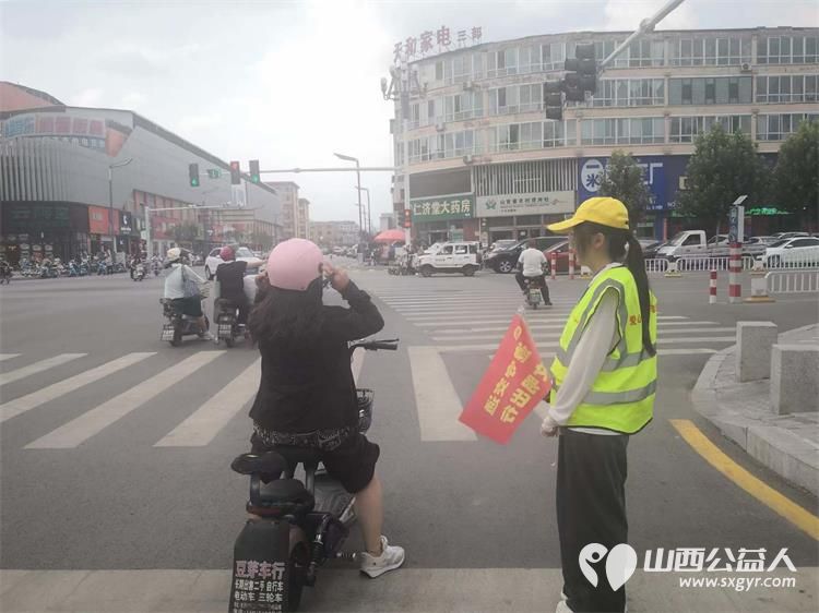 文水县爱心帮扶志愿者协会突击队的志愿者7月28日值守东门红绿灯下疏导交通维护通行秩序愿大家自觉养成防护习惯平安出行 - 第7张 - 山西公益人 文水县爱心帮扶志愿者协会突击队的志愿者7月28日值守东门红绿灯下疏导交通维护通行秩序愿大家自觉养成防护习惯平安出行 - 第7张