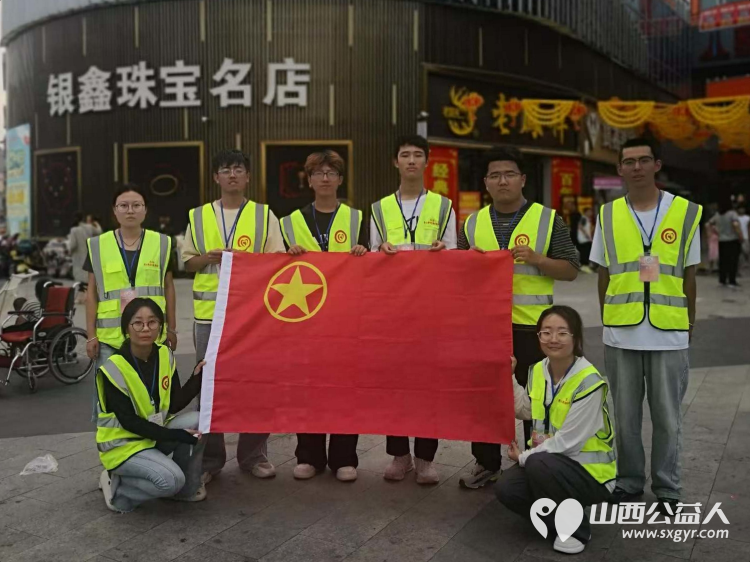 文水县爱心帮扶志愿者协会突击队的志愿者7月28日值守东门红绿灯下疏导交通维护通行秩序愿大家自觉养成防护习惯平安出行 - 第3张 - 山西公益人 文水县爱心帮扶志愿者协会突击队的志愿者7月28日值守东门红绿灯下疏导交通维护通行秩序愿大家自觉养成防护习惯平安出行 - 第3张