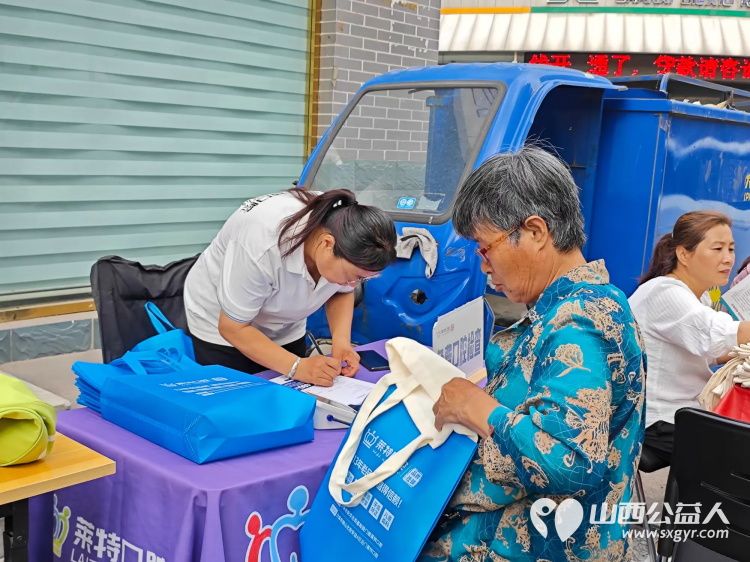志愿服务进社区健康活动暖人心----介休市敬老协会志愿者2026年7月29日走进介休市东南街道段家巷社区为社区所有老人爱心理发义诊等多项贴心服务 - 第13张 - 山西公益人 志愿服务进社区健康活动暖人心----介休市敬老协会志愿者2026年7月29日走进介休市东南街道段家巷社区为社区所有老人爱心理发义诊等多项贴心服务 - 第13张