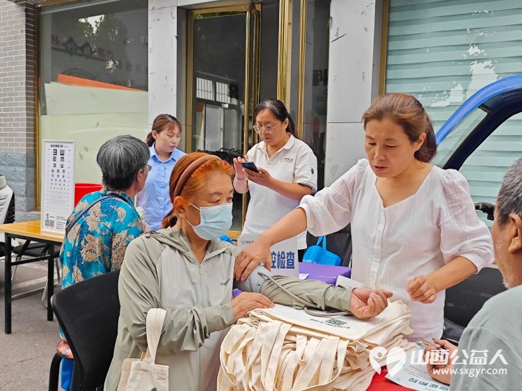 志愿服务进社区健康活动暖人心----介休市敬老协会志愿者2026年7月29日走进介休市东南街道段家巷社区为社区所有老人爱心理发义诊等多项贴心服务 - 第15张 - 山西公益人 志愿服务进社区健康活动暖人心----介休市敬老协会志愿者2026年7月29日走进介休市东南街道段家巷社区为社区所有老人爱心理发义诊等多项贴心服务 - 第15张