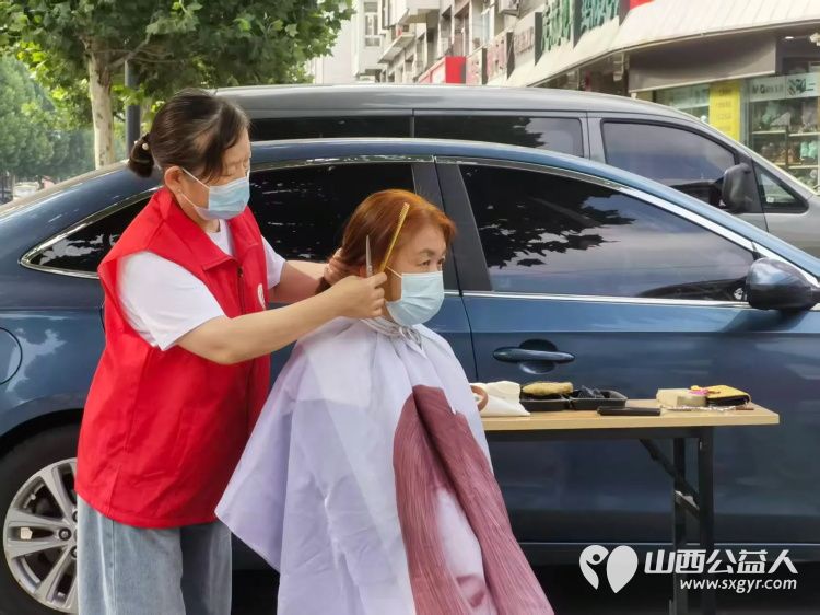 志愿服务进社区健康活动暖人心----介休市敬老协会志愿者2026年7月29日走进介休市东南街道段家巷社区为社区所有老人爱心理发义诊等多项贴心服务 - 第6张 - 山西公益人 志愿服务进社区健康活动暖人心----介休市敬老协会志愿者2026年7月29日走进介休市东南街道段家巷社区为社区所有老人爱心理发义诊等多项贴心服务 - 第6张