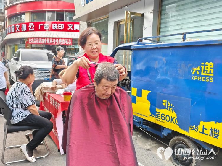 志愿服务进社区健康活动暖人心----介休市敬老协会志愿者2026年7月29日走进介休市东南街道段家巷社区为社区所有老人爱心理发义诊等多项贴心服务 - 第9张 - 山西公益人 志愿服务进社区健康活动暖人心----介休市敬老协会志愿者2026年7月29日走进介休市东南街道段家巷社区为社区所有老人爱心理发义诊等多项贴心服务 - 第9张