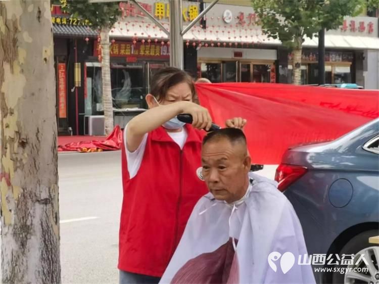 志愿服务进社区健康活动暖人心----介休市敬老协会志愿者2026年7月29日走进介休市东南街道段家巷社区为社区所有老人爱心理发义诊等多项贴心服务 - 第8张 - 山西公益人 志愿服务进社区健康活动暖人心----介休市敬老协会志愿者2026年7月29日走进介休市东南街道段家巷社区为社区所有老人爱心理发义诊等多项贴心服务 - 第8张