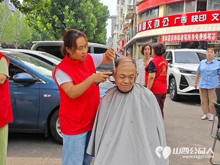 志愿服务进社区健康活动暖人心----介休市敬老协会志愿者2026年7月29日走进介休市东南街道段家巷社区为社区所有老人爱心理发义诊等多项贴心服务 - 第4张 - 山西公益人 志愿服务进社区健康活动暖人心----介休市敬老协会志愿者2026年7月29日走进介休市东南街道段家巷社区为社区所有老人爱心理发义诊等多项贴心服务 - 第4张