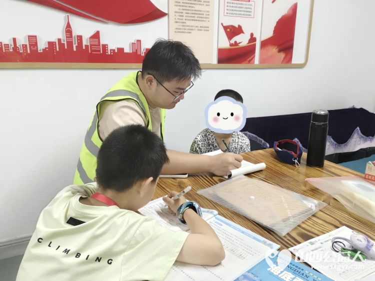 晋中新青年高校志愿者联合服务中心深入榆次区龙湖社区开展春暖社区项目大学生暑期志愿服务活动为社区居民子女开办暑期托管班 - 第2张 - 山西公益人 晋中新青年高校志愿者联合服务中心深入榆次区龙湖社区开展春暖社区项目大学生暑期志愿服务活动为社区居民子女开办暑期托管班 - 第2张