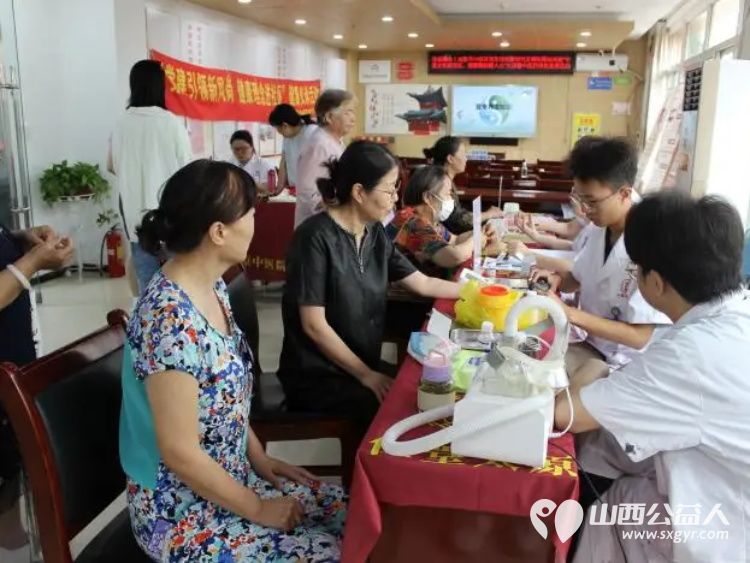 中医文化进社区健康惠民暖人心----太原市滨东社区携手北京同仁堂太原中医院开展公益义诊科普活动大家纷纷表示这样的活动既贴心又实用 - 第4张