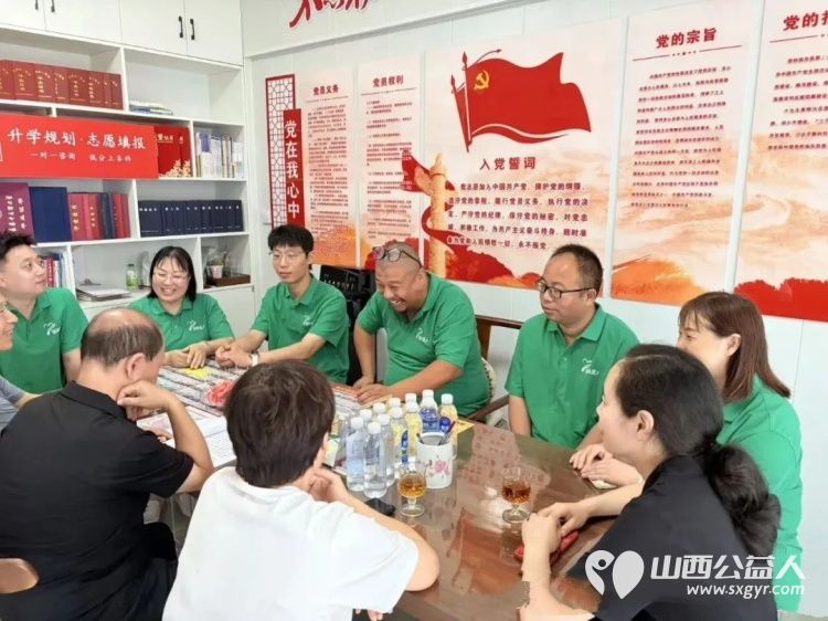 晋城市党史学会走进绿丝带志愿者协会开展交流研讨活动共同公益志愿服务协同发展以志愿传承初心赋能本地精神文明建设高质量发展 - 第3张 - 山西公益人 晋城市党史学会走进绿丝带志愿者协会开展交流研讨活动共同公益志愿服务协同发展以志愿传承初心赋能本地精神文明建设高质量发展 - 第3张