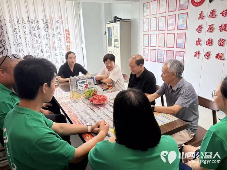 晋城市党史学会走进绿丝带志愿者协会开展交流研讨活动共同公益志愿服务协同发展以志愿传承初心赋能本地精神文明建设高质量发展 - 第4张 - 山西公益人 晋城市党史学会走进绿丝带志愿者协会开展交流研讨活动共同公益志愿服务协同发展以志愿传承初心赋能本地精神文明建设高质量发展 - 第4张