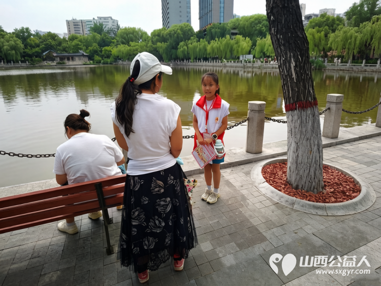 走进太原市文瀛公园您会看见身着红十字志愿马甲的山西省红十字小小宣讲员正在开展公益宣讲如果偶遇孩子们欢迎您驻足静静聆听多给予鼓励也留下宝贵建议 - 第26张 - 山西公益人 走进太原市文瀛公园您会看见身着红十字志愿马甲的山西省红十字小小宣讲员正在开展公益宣讲如果偶遇孩子们欢迎您驻足静静聆听多给予鼓励也留下宝贵建议 - 第26张