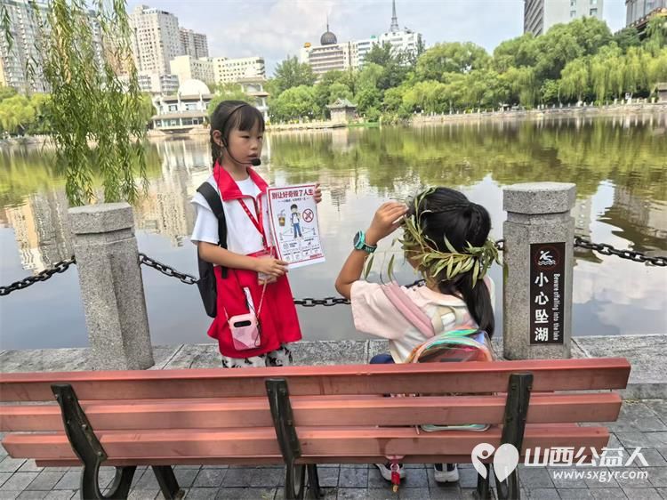 走进太原市文瀛公园您会看见身着红十字志愿马甲的山西省红十字小小宣讲员正在开展公益宣讲如果偶遇孩子们欢迎您驻足静静聆听多给予鼓励也留下宝贵建议 - 第19张 - 山西公益人 走进太原市文瀛公园您会看见身着红十字志愿马甲的山西省红十字小小宣讲员正在开展公益宣讲如果偶遇孩子们欢迎您驻足静静聆听多给予鼓励也留下宝贵建议 - 第19张
