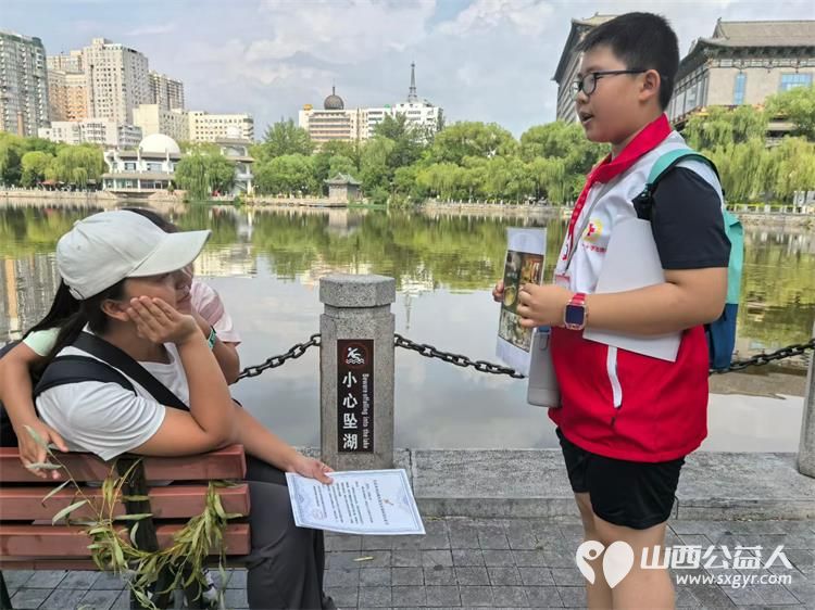 走进太原市文瀛公园您会看见身着红十字志愿马甲的山西省红十字小小宣讲员正在开展公益宣讲如果偶遇孩子们欢迎您驻足静静聆听多给予鼓励也留下宝贵建议 - 第10张 - 山西公益人 走进太原市文瀛公园您会看见身着红十字志愿马甲的山西省红十字小小宣讲员正在开展公益宣讲如果偶遇孩子们欢迎您驻足静静聆听多给予鼓励也留下宝贵建议 - 第10张