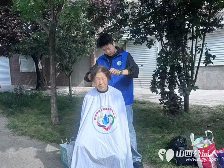 长治市小雨点公益志愿者协会组织志愿者进行便民服务志愿者为居民们义务理发活动 - 第8张 - 山西公益人 长治市小雨点公益志愿者协会组织志愿者进行便民服务志愿者为居民们义务理发活动 - 第8张