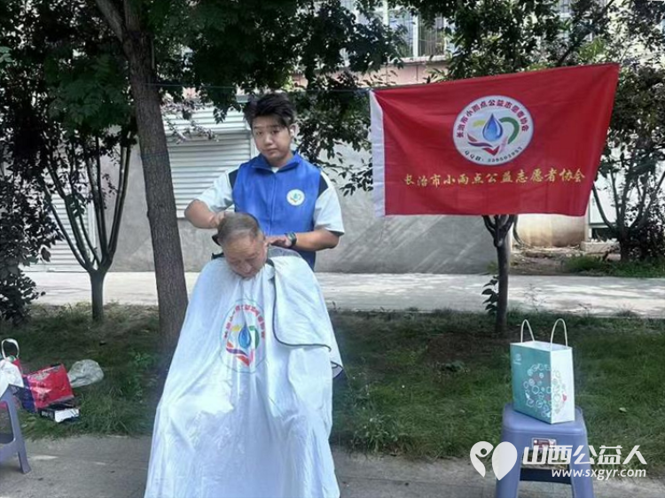 长治市小雨点公益志愿者协会组织志愿者进行便民服务志愿者为居民们义务理发活动 - 第6张 - 山西公益人 长治市小雨点公益志愿者协会组织志愿者进行便民服务志愿者为居民们义务理发活动 - 第6张