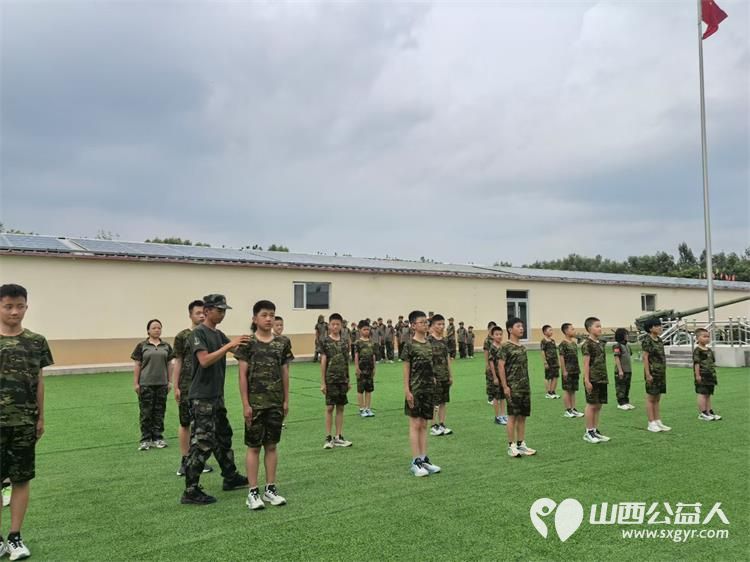 迎八一敬老兵太原市烛光志愿者服务中心厚植爱国拥军情怀邀请老兵前辈们登上讲台追忆峥嵘岁月现场还举行爱心物资捐赠一份份慰问物资传递着敬意与温情 - 第9张