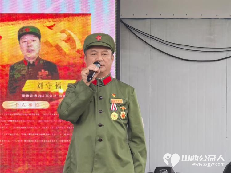 迎八一敬老兵太原市烛光志愿者服务中心厚植爱国拥军情怀邀请老兵前辈们登上讲台追忆峥嵘岁月现场还举行爱心物资捐赠一份份慰问物资传递着敬意与温情 - 第4张