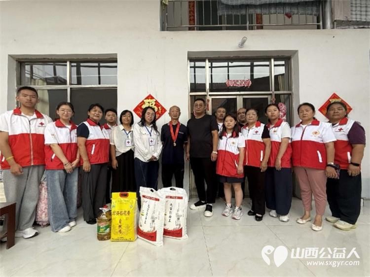 致敬革命功臣传承红色精神----长治市屯留区红十字会志愿者团队开展八一建军节慰问活动为辖区革命老兵送上慰问品与节日关怀祝福 - 第2张 - 山西公益人 致敬革命功臣传承红色精神----长治市屯留区红十字会志愿者团队开展八一建军节慰问活动为辖区革命老兵送上慰问品与节日关怀祝福 - 第2张