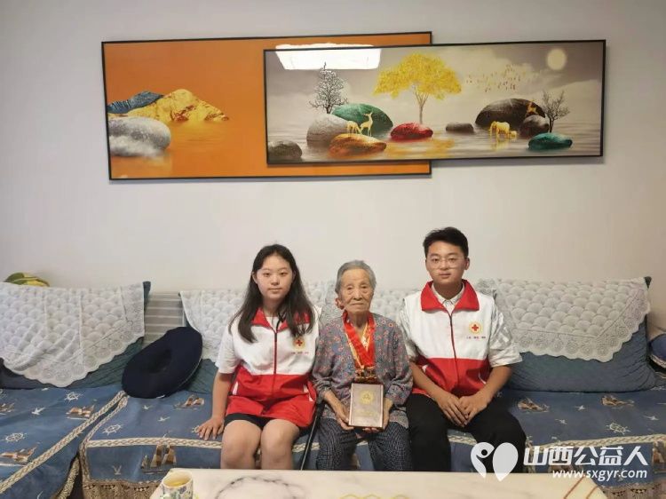 致敬革命功臣传承红色精神----长治市屯留区红十字会志愿者团队开展八一建军节慰问活动为辖区革命老兵送上慰问品与节日关怀祝福 - 第6张 - 山西公益人 致敬革命功臣传承红色精神----长治市屯留区红十字会志愿者团队开展八一建军节慰问活动为辖区革命老兵送上慰问品与节日关怀祝福 - 第6张