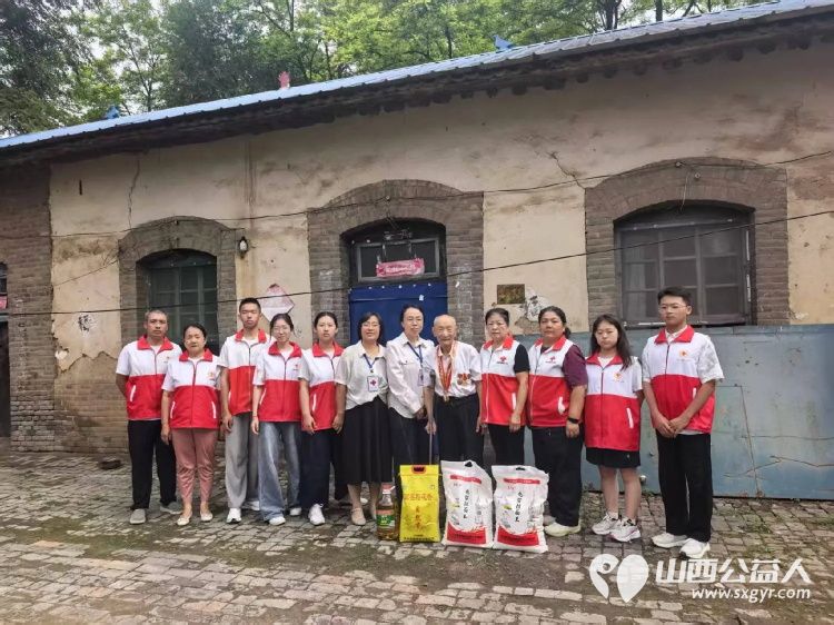 致敬革命功臣传承红色精神----长治市屯留区红十字会志愿者团队开展八一建军节慰问活动为辖区革命老兵送上慰问品与节日关怀祝福 - 第7张 - 山西公益人 致敬革命功臣传承红色精神----长治市屯留区红十字会志愿者团队开展八一建军节慰问活动为辖区革命老兵送上慰问品与节日关怀祝福 - 第7张