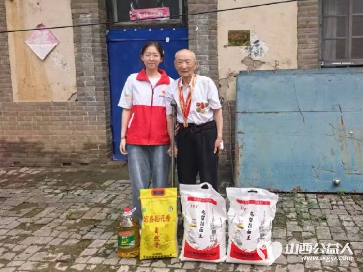 致敬革命功臣传承红色精神----长治市屯留区红十字会志愿者团队开展八一建军节慰问活动为辖区革命老兵送上慰问品与节日关怀祝福 - 第8张 - 山西公益人 致敬革命功臣传承红色精神----长治市屯留区红十字会志愿者团队开展八一建军节慰问活动为辖区革命老兵送上慰问品与节日关怀祝福 - 第8张