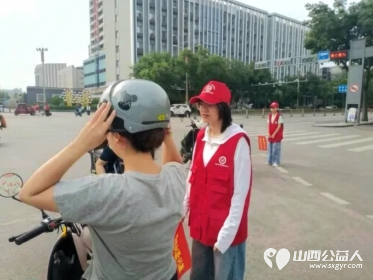 党建引领聚合力志愿服务进社区----临汾市文明交通志愿者协会庆八一文明实践活动开展文明交通劝导交通安全普法宣传垃圾分类志愿服务以实际行动助力文明城市创建 - 第11张 - 山西公益人 党建引领聚合力志愿服务进社区----临汾市文明交通志愿者协会庆八一文明实践活动开展文明交通劝导交通安全普法宣传垃圾分类志愿服务以实际行动助力文明城市创建 - 第11张