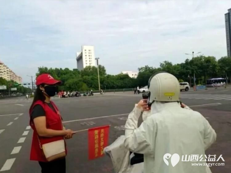 党建引领聚合力志愿服务进社区----临汾市文明交通志愿者协会庆八一文明实践活动开展文明交通劝导交通安全普法宣传垃圾分类志愿服务以实际行动助力文明城市创建 - 第10张 - 山西公益人 党建引领聚合力志愿服务进社区----临汾市文明交通志愿者协会庆八一文明实践活动开展文明交通劝导交通安全普法宣传垃圾分类志愿服务以实际行动助力文明城市创建 - 第10张