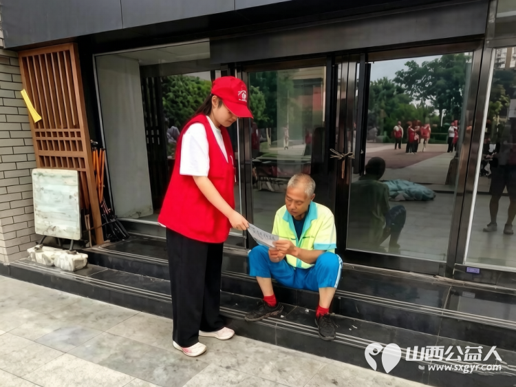 党建引领聚合力志愿服务进社区----临汾市文明交通志愿者协会庆八一文明实践活动开展文明交通劝导交通安全普法宣传垃圾分类志愿服务以实际行动助力文明城市创建 - 第19张 - 山西公益人 党建引领聚合力志愿服务进社区----临汾市文明交通志愿者协会庆八一文明实践活动开展文明交通劝导交通安全普法宣传垃圾分类志愿服务以实际行动助力文明城市创建 - 第19张