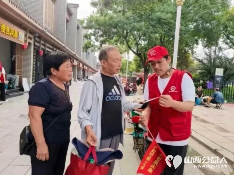 党建引领聚合力志愿服务进社区----临汾市文明交通志愿者协会庆八一文明实践活动开展文明交通劝导交通安全普法宣传垃圾分类志愿服务以实际行动助力文明城市创建 - 第17张 - 山西公益人 党建引领聚合力志愿服务进社区----临汾市文明交通志愿者协会庆八一文明实践活动开展文明交通劝导交通安全普法宣传垃圾分类志愿服务以实际行动助力文明城市创建 - 第17张